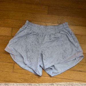 Size 6 lululemon shorts!!! 4”